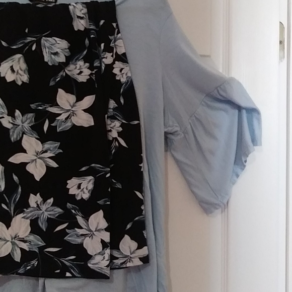 Soft pants with matching top - Picture 3 of 4